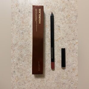 Hourglass Lip Liner in CANDID